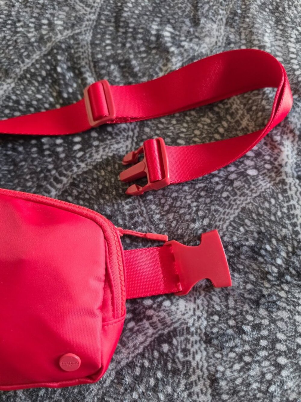 Vibrant Red Studio NYC belt bag is perfect for hands-free convenience. - Picture 5 of 8